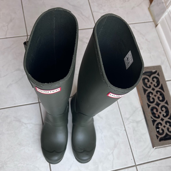 Hunter women’s original tall rain boots - size US 6 - Picture 3 of 9